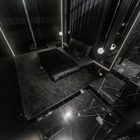Apartment Eclipse Black